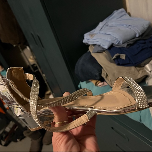 Silver strap sandals. Size 8. - Picture 6 of 8